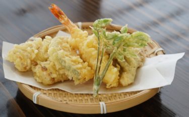 【Japanese people teach】How to eat Tempura.