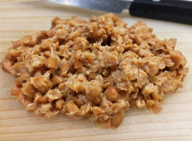 Crushed natto