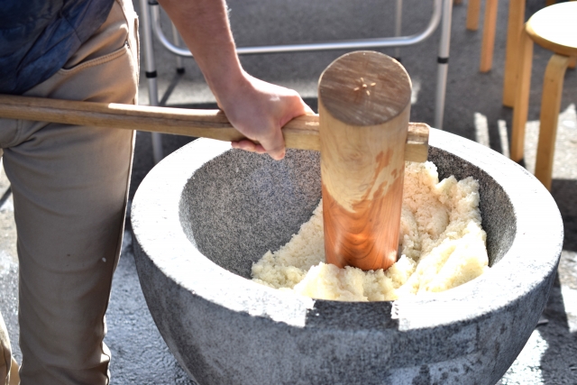 wooden mallet and rice mortar